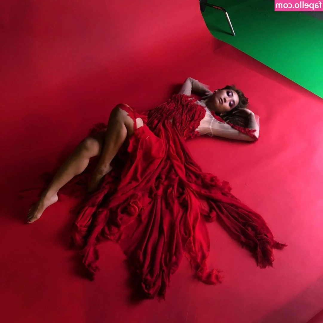 Brenda Song [ brenda-song ] - CUTE KITTY  mira_love18  Loves cocks of all sizes When she gets horny
