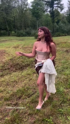  [ rowan-blanchard ] - Oops it came undone