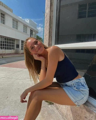Maddy Taylor [ maddy-taylor ] - Smiling in the royal blue ensemble  My fave colour