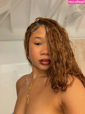 Storm Reid [ storm-reid ] - Kinda love my ass in these leggings 🍑