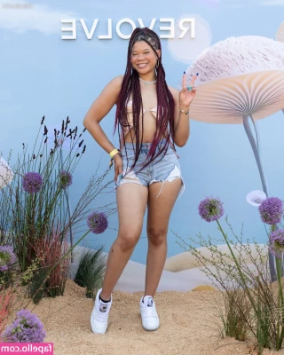 Storm Reid [ storm-reid ] - Bicep curls  Pleased with your arms? Workout at the gym a few times a