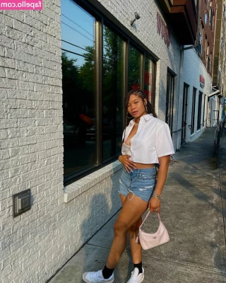 Storm Reid [ storm-reid ] - Backside view