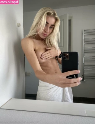 isabelditlevsen - onlyfans  latino  19  hot  boys