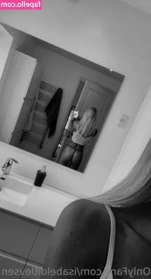 isabelditlevsen - It s cold  I wanna stay home in bed where it s warm