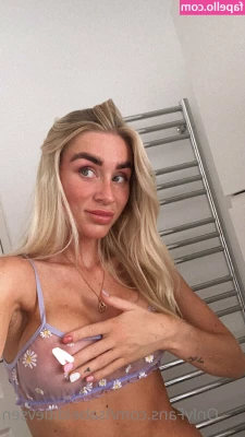 isabelditlevsen - All black lace is my favorite