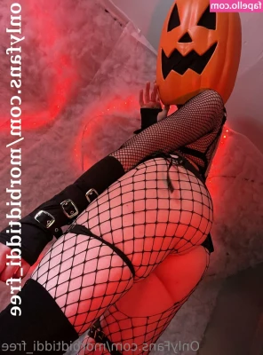 morbidtiddi_free [ morbidtiddi-free ] - Re-found these thigh-high pics from a few weeks ago ✨🍑