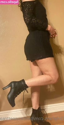 petitesweettreatx - (Stop staring at my wedgie 👀🙈)