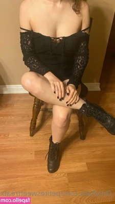 petitesweettreatx - Come spend Friday night with me?