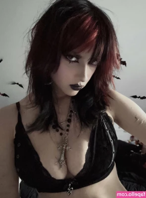 Vampyrisu [ vampyrisu-1 ] - Not sure it's quite a Sunday Dinner but I do love PIZZA