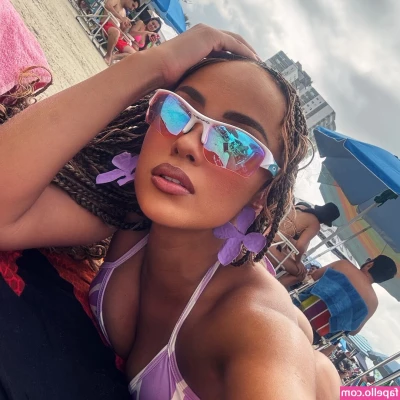 Samara Andrade [ samara-andrade ] - What is your favorite feature on a female?