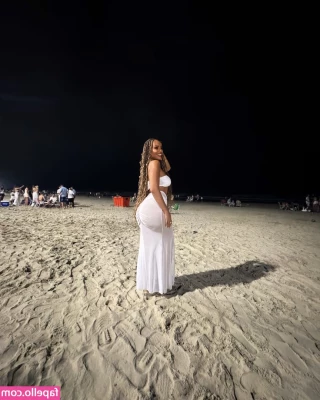 Samara Andrade [ samara-andrade ] - You'll always worship me, hand me your wallet now.