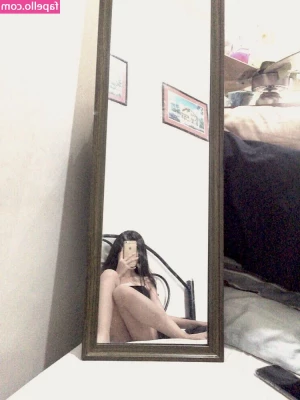 Seolette - Don't look at the caption silly, look at me. 🤭