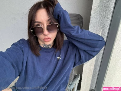 succuba_tinyy [ succuba-tinyy ] - Does thou bend the knee? #Thong #Butt