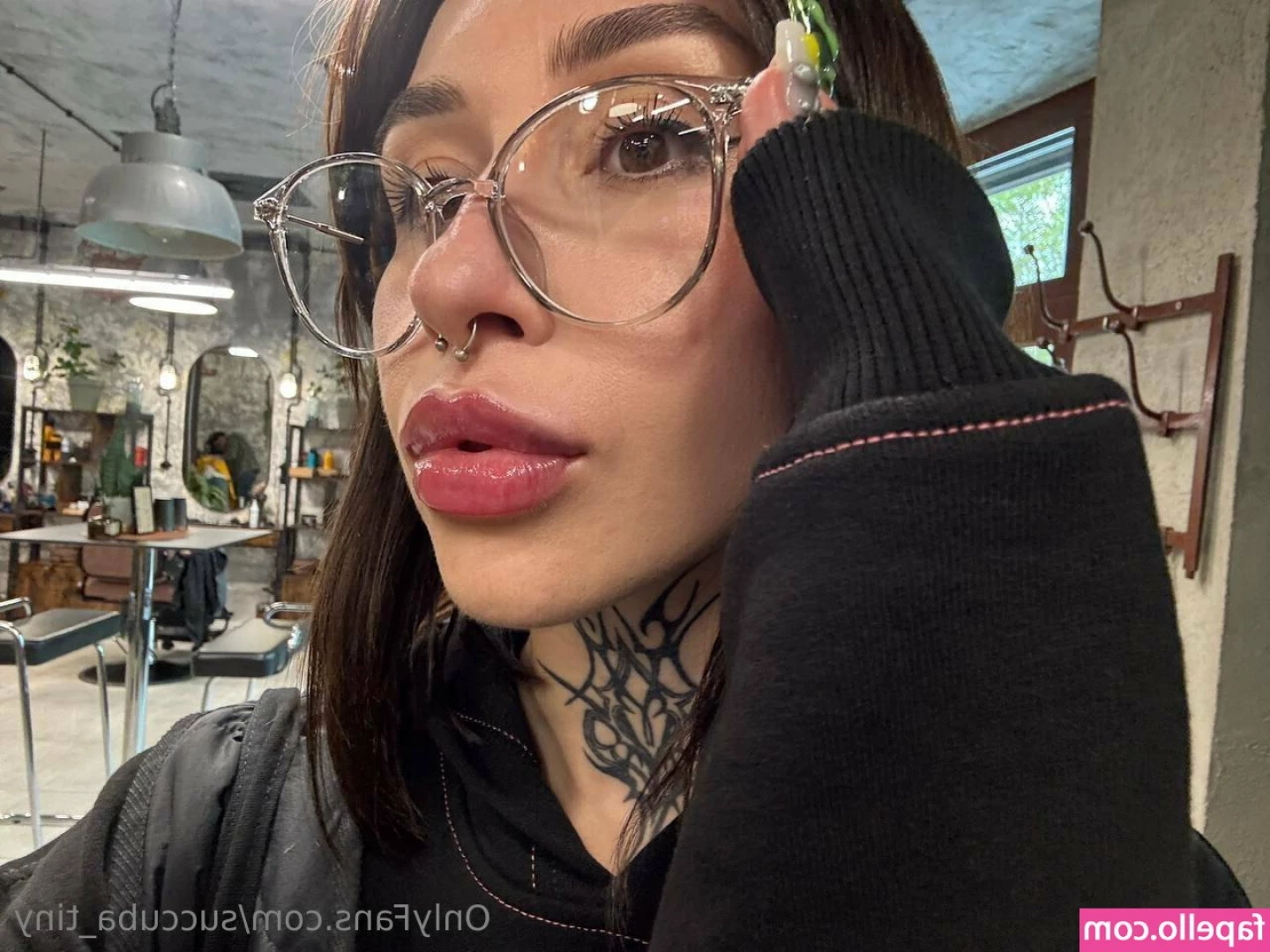 succuba_tinyy [ succuba-tinyy ] - Disfrutando de buen sexo... Te gusta esta posición? Cuentamelo...