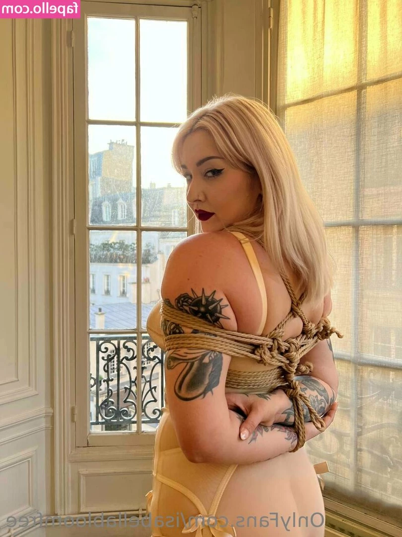 isabellabloomfree - 😘Someone should cover me in kisses😘