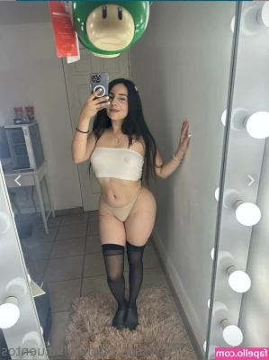 bellacuentos - Love a good, curvy booty...bent over and tasty!