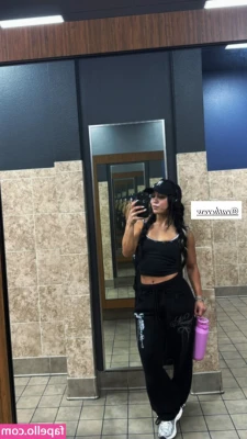 Roxanne Perez [ roxanne-perez ] - Goodnight 😘 like this if you’d kiss me before bed 🛌
