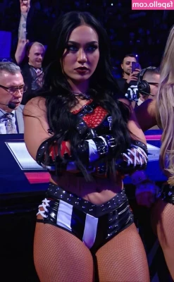 Roxanne Perez [ roxanne-perez ] - Go hi, can I show you something ?