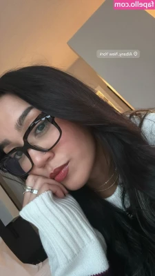 Roxanne Perez [ roxanne-perez ] - this is how I greet you at the door 😜