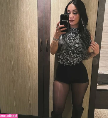 Roxanne Perez [ roxanne-perez ] - Snakes are fun 🐍