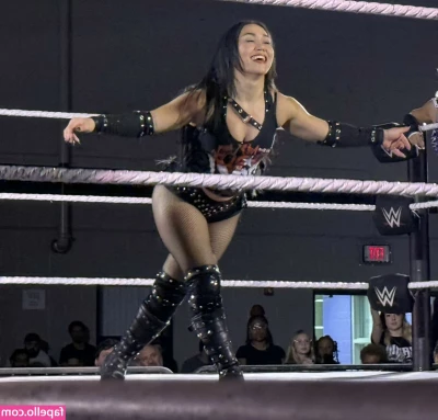 Roxanne Perez [ roxanne-perez ] - Just shut up and touch me already!