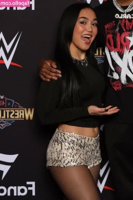Roxanne Perez [ roxanne-perez ] - What's up daddy, how does tomorrow night turn out?