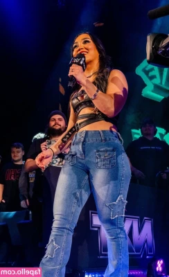Roxanne Perez [ roxanne-perez ] - Do you want to see what's under my dress?🥵