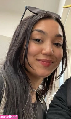 Roxanne Perez [ roxanne-perez ] - I m so glad I m not a hoe   Whenever i get in a relationship  y all