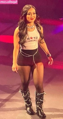 Roxanne Perez [ roxanne-perez ] - Do you think I’m wearing too much? 🖤💋🖤