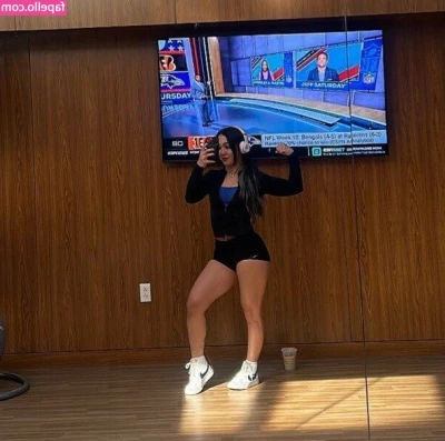 Roxanne Perez [ roxanne-perez ] - Old and casual