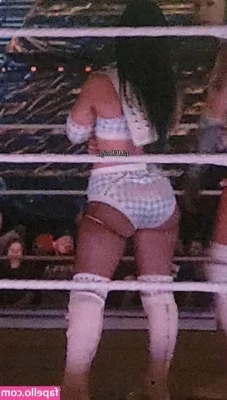 Roxanne Perez [ roxanne-perez ] - Do you like this heart-shaped pillow? I think it's very cute😍