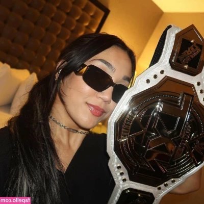 Roxanne Perez [ roxanne-perez ] - Send me a  5 tip if you prefer my little videos to my photos xx
