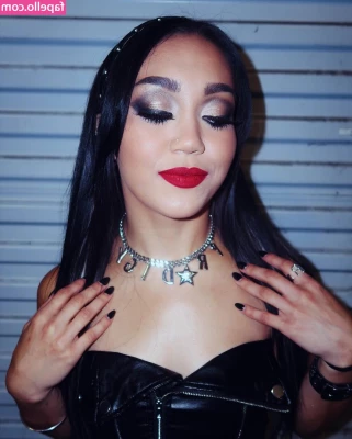 Roxanne Perez [ roxanne-perez ] - Send me a message I want to show you something💕