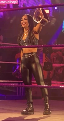 Roxanne Perez [ roxanne-perez ] - got horny at the gym had to whip it out 😈🍆👀