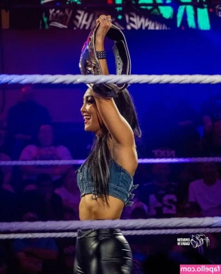Roxanne Perez [ roxanne-perez ] - My new top won’t stay zipped😳😏