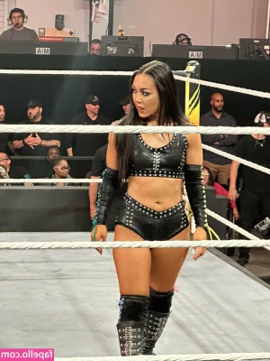 Roxanne Perez [ roxanne-perez ] - Ass Worship Bundle in your DM's now!!