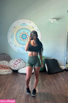 Roxanne Perez [ roxanne-perez ] - Busty milf in your area