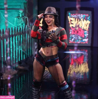 Roxanne Perez [ roxanne-perez ] - Oh No! Is this considered indecent exposure 🙈🤤