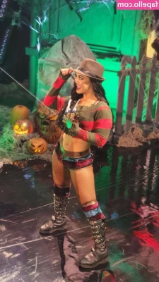 Roxanne Perez [ roxanne-perez ] - Wanna know my naughty thoughts? Dm me! 🥵