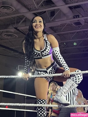 Roxanne Perez [ roxanne-perez ] - Bet I made you stop scrolling