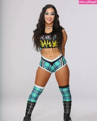 Roxanne Perez [ roxanne-perez ] - Day 9  Def was rlly tired and having hot girl tummy problems but we