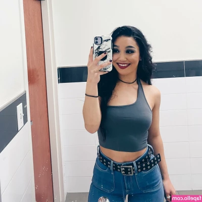 Roxanne Perez [ roxanne-perez ] - Be my chef so I can borrow your spatula 👨🏻‍🍳😏