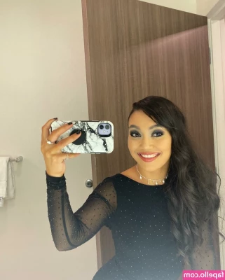 Roxanne Perez [ roxanne-perez ] - Hello  just to address this  someone reposted my content to Reddit  i