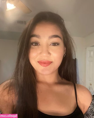 Roxanne Perez [ roxanne-perez ] - Hups 🤭  ———  Whoopsie 🤭