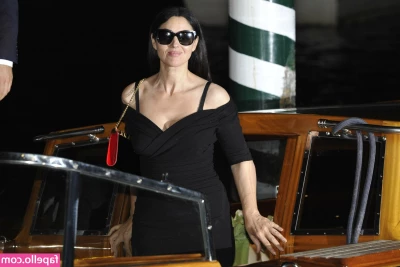 Monica Bellucci [ monica-bellucci ] - Out the showerrr