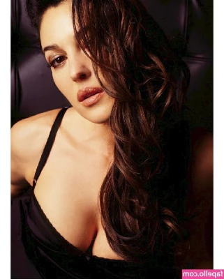 Monica Bellucci [ monica-bellucci ] - DM me if you wish this dildo was your dick