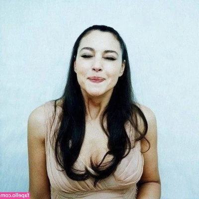 Monica Bellucci [ monica-bellucci ] - Booty part 1