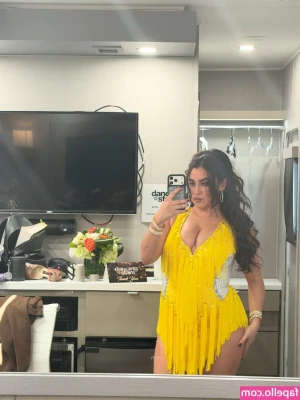 Lauren Jauregui [ lauren-jauregui ] - Sweaty toes