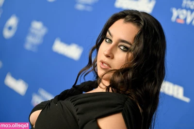 Lauren Jauregui [ lauren-jauregui ] - Need a rub down
