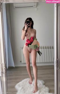 Bee.elina [ bee-elina ] - Can I find someone who isn’t afraid to eat it? 😈😈